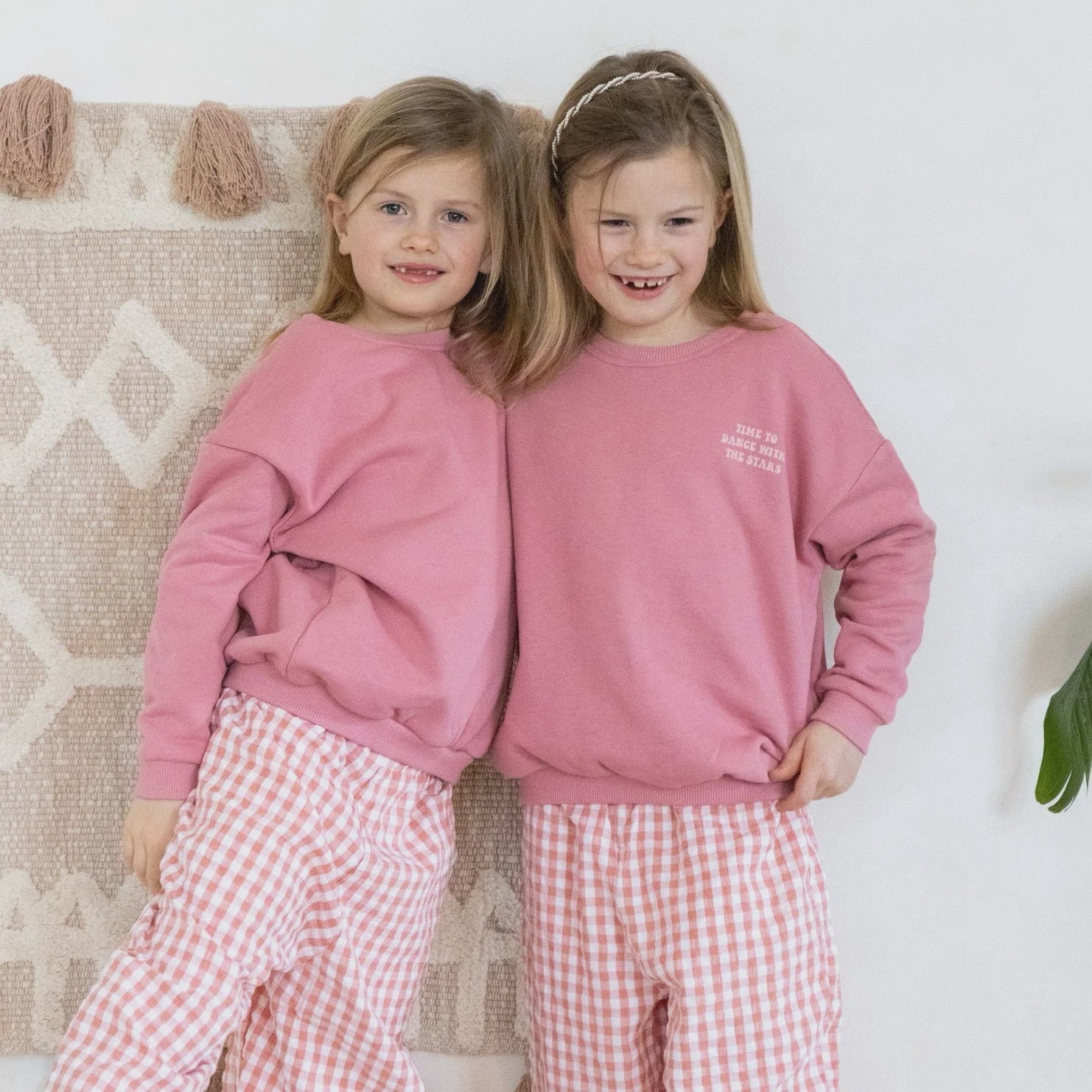 Ella and rapha | Sweater Moonchild | Sweet rose