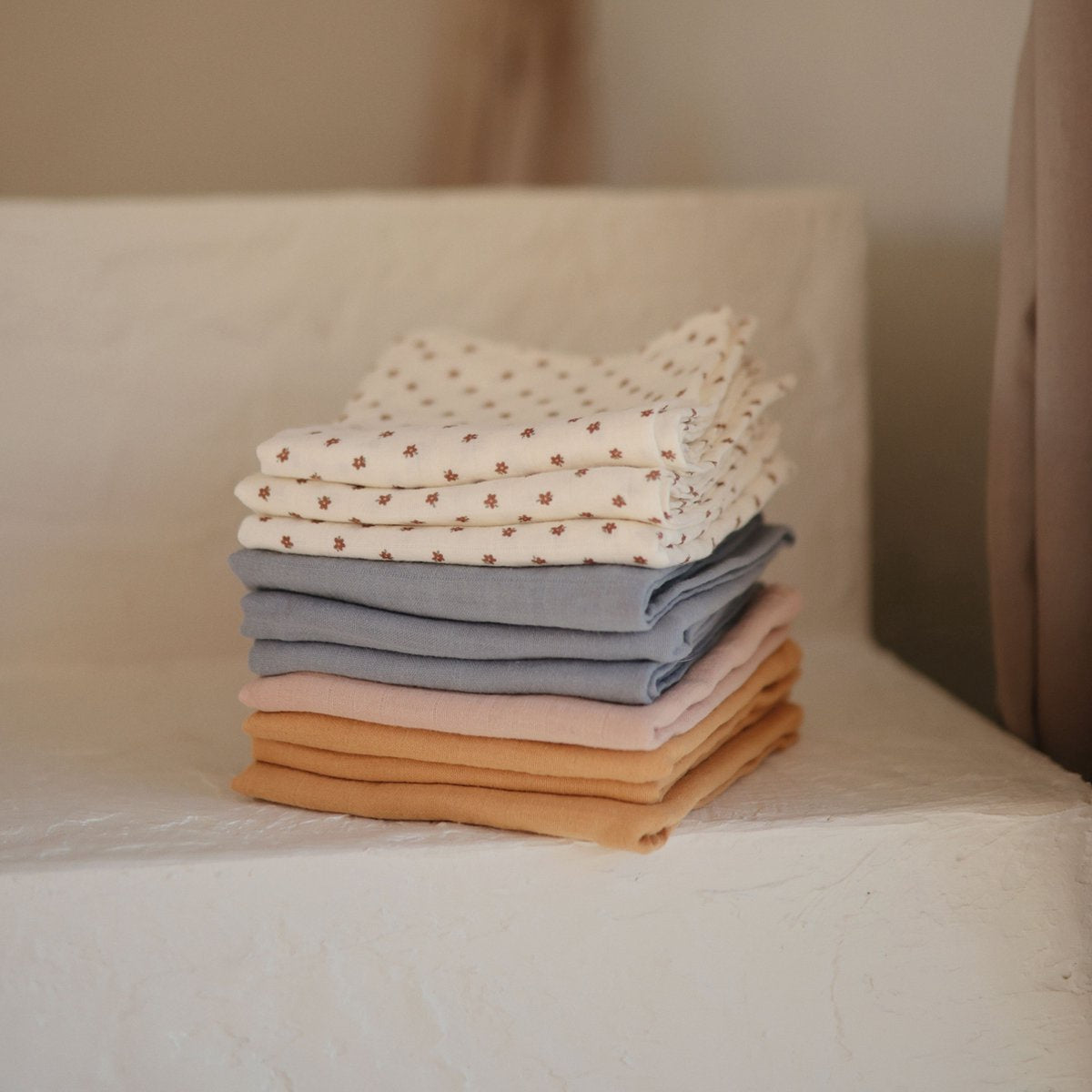 Mushie | Swaddle 120x120 Rainbows