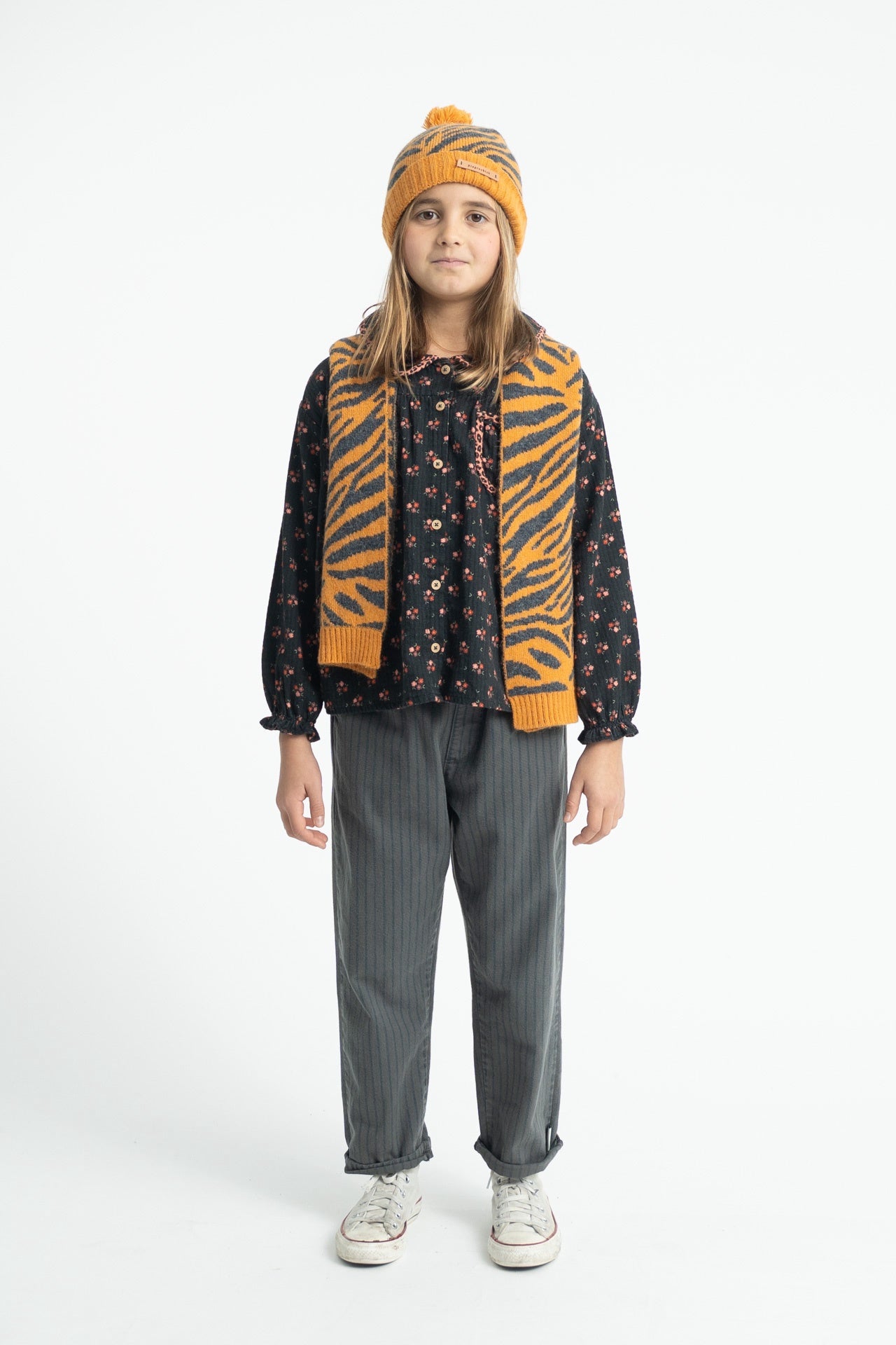 Piupiuchick | Peter pan collar blouse black w/ flowers